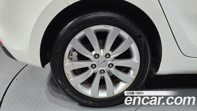 Kia Carens 2.0 LPi Prestige 2015 — фото 5