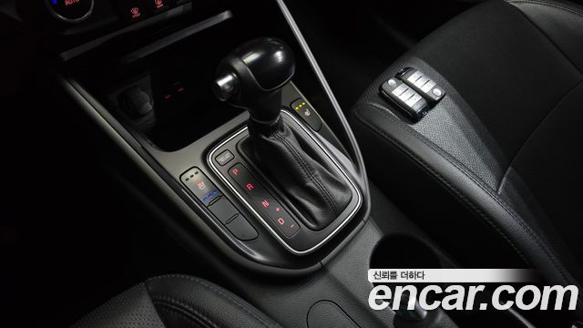 Kia Carens 2.0 LPi Prestige 2015 — фото 9