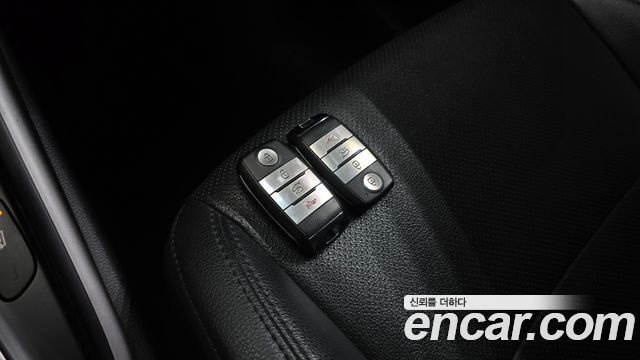 Kia Carens 2.0 LPi Prestige 2015 — фото 17