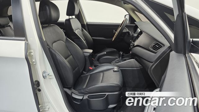 Kia Carens 2.0 LPi Prestige 2015 — фото 26
