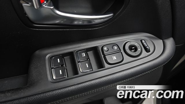 Kia Carens 2.0 LPi Prestige 2015 — фото 30