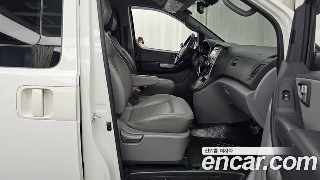 Hyundai Grand Starex 5-Seater VAN CVX Premium 2015 — фото 11