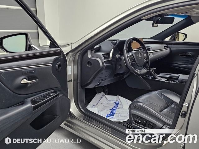 Lexus ES300h (VII) Luxury 2019 — фото 15