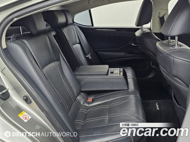 Lexus ES300h (VII) Luxury 2019 — фото 16