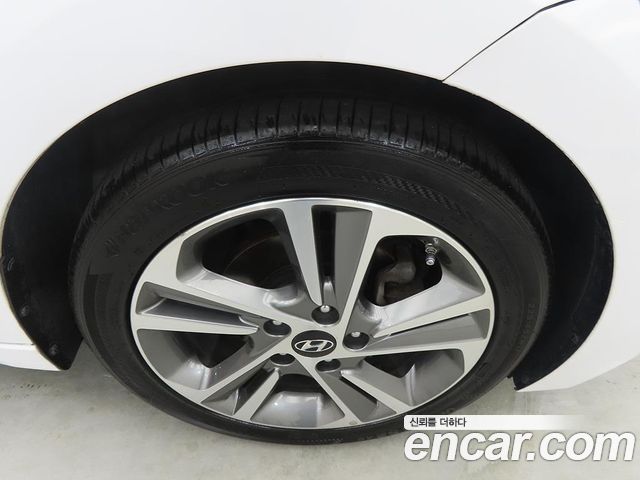 Hyundai Avante (AD) 1.6 GDI Value Plus 2018 — фото 24
