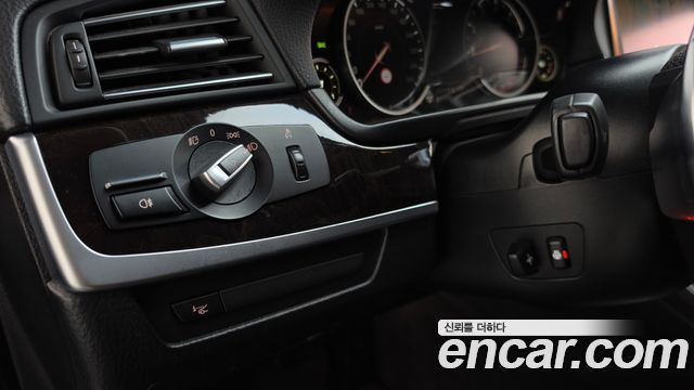 BMW 5 Series (F10) 528i 2015 — фото 19