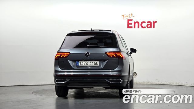 Volkswagen Tiguan Allspace 2.0 TDI Prestige 2023 — фото 4