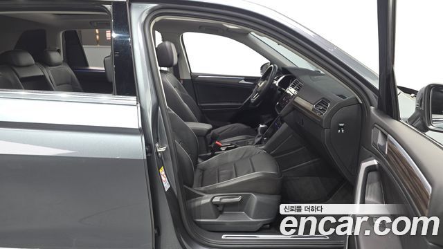 Volkswagen Tiguan Allspace 2.0 TDI Prestige 2023 — фото 10