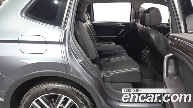 Volkswagen Tiguan Allspace 2.0 TDI Prestige 2023 — фото 12