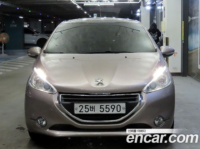 Peugeot 208 1.6 e-HDi Feline 5Door 2013 — фото 2