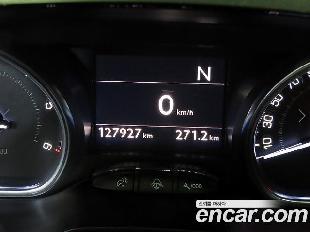 Peugeot 208 1.6 e-HDi Feline 5Door 2013 — фото 9