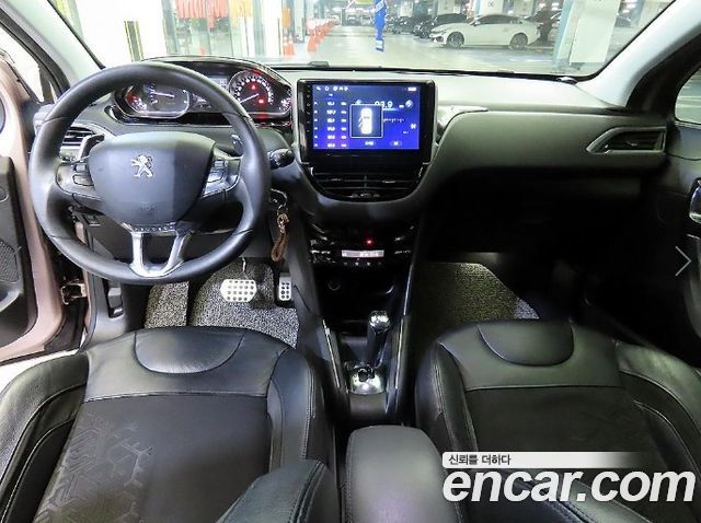 Peugeot 208 1.6 e-HDi Feline 5Door 2013 — фото 10