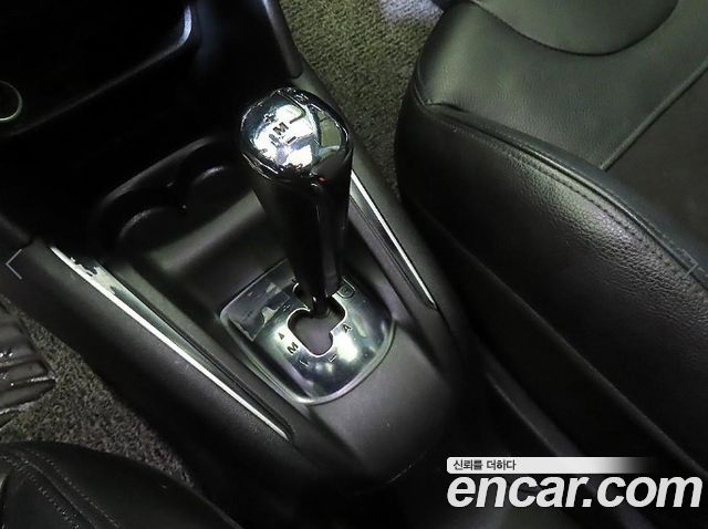 Peugeot 208 1.6 e-HDi Feline 5Door 2013 — фото 16