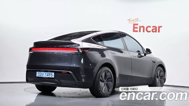 Tesla Model Y RWD 2025 — фото 2