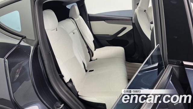 Tesla Model Y RWD 2025 — фото 11