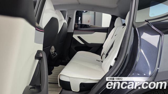 Tesla Model Y RWD 2025 — фото 12