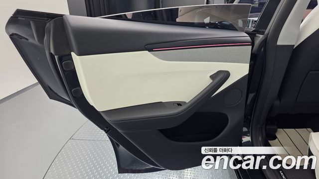 Tesla Model Y RWD 2025 — фото 25