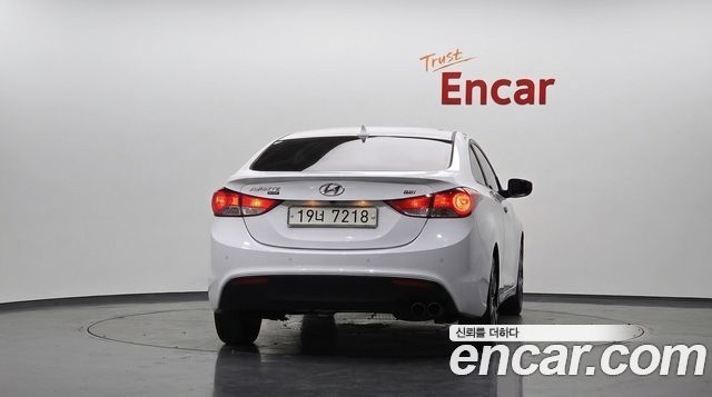 Hyundai Avante Coupe 2.0 GDi Premium Standard 2014 — фото 4