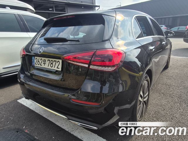 Mercedes-Benz A-Class (W177) A220 Hatchback 2023 — фото 3
