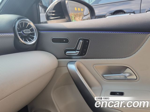 Mercedes-Benz A-Class (W177) A220 Hatchback 2023 — фото 17