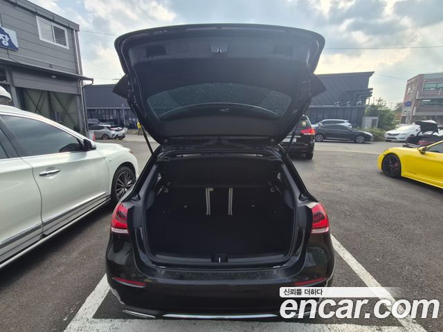 Mercedes-Benz A-Class (W177) A220 Hatchback 2023 — фото 20