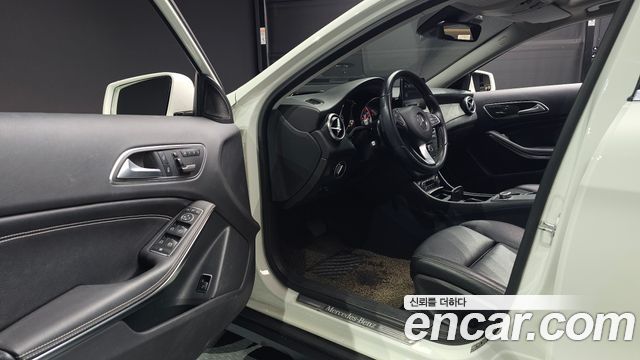 Mercedes-Benz GLA-Class (X156) GLA200 d 4MATIC 2017 — фото 10