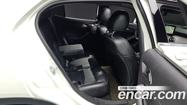Mercedes-Benz GLA-Class (X156) GLA200 d 4MATIC 2017 — фото 11