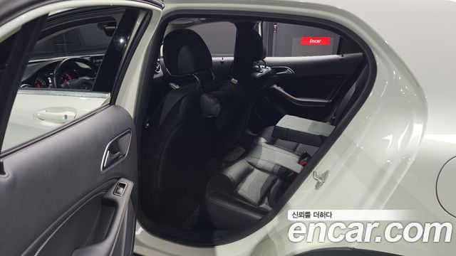 Mercedes-Benz GLA-Class (X156) GLA200 d 4MATIC 2017 — фото 12