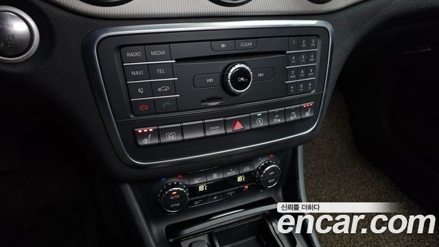 Mercedes-Benz GLA-Class (X156) GLA200 d 4MATIC 2017 — фото 18