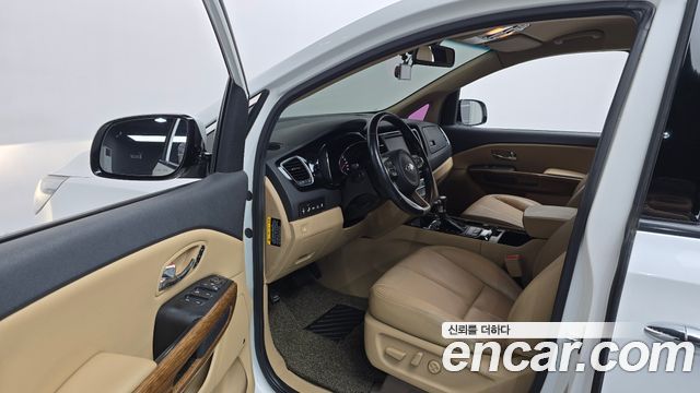 Kia Carnival 9-seater Hi-Limousine Noblesse 2017 — фото 10