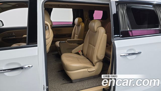 Kia Carnival 9-seater Hi-Limousine Noblesse 2017 — фото 11