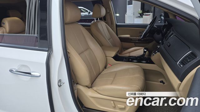 Kia Carnival 9-seater Hi-Limousine Noblesse 2017 — фото 12