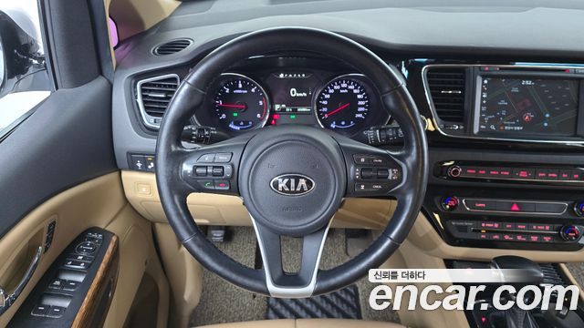 Kia Carnival 9-seater Hi-Limousine Noblesse 2017 — фото 13