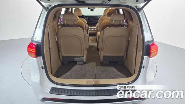 Kia Carnival 9-seater Hi-Limousine Noblesse 2017 — фото 19