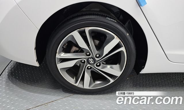 Hyundai Avante 1.6 GDi 10 Million Limited Standard 2015 — фото 5