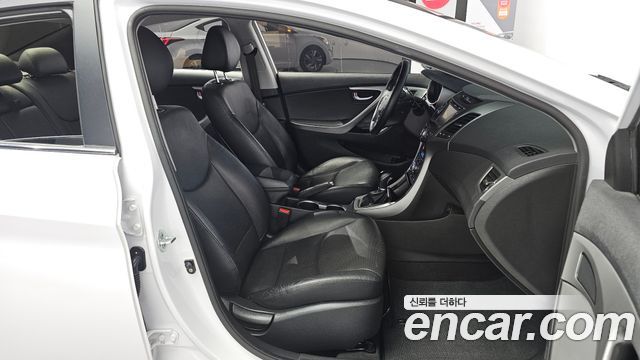 Hyundai Avante 1.6 GDi 10 Million Limited Standard 2015 — фото 10