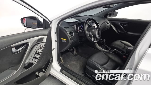 Hyundai Avante 1.6 GDi 10 Million Limited Standard 2015 — фото 11