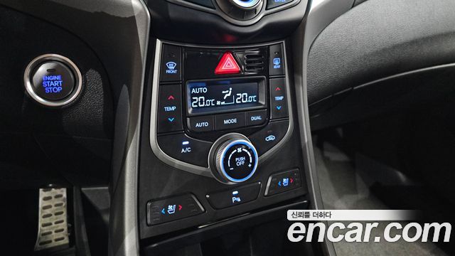Hyundai Avante 1.6 GDi 10 Million Limited Standard 2015 — фото 17