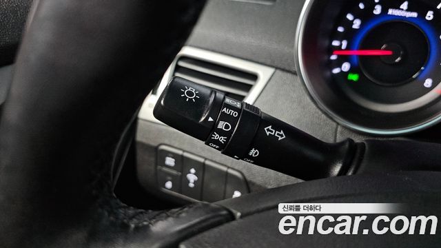 Hyundai Avante 1.6 GDi 10 Million Limited Standard 2015 — фото 18