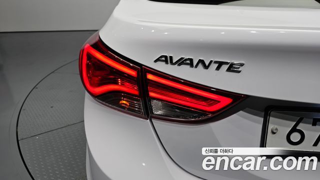 Hyundai Avante 1.6 GDi 10 Million Limited Standard 2015 — фото 23