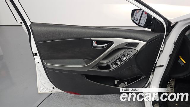 Hyundai Avante 1.6 GDi 10 Million Limited Standard 2015 — фото 24