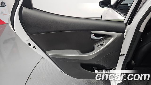 Hyundai Avante 1.6 GDi 10 Million Limited Standard 2015 — фото 25