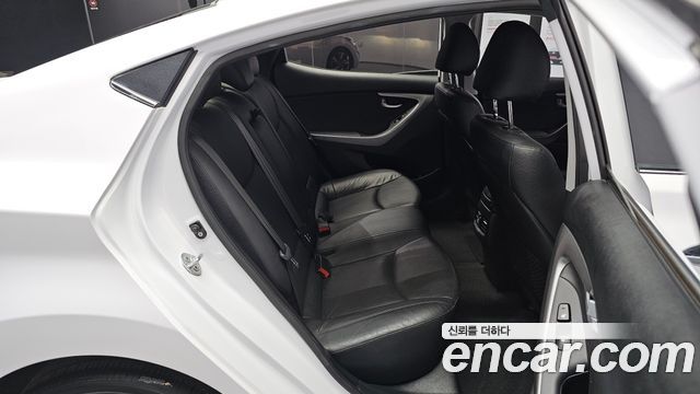 Hyundai Avante 1.6 GDi 10 Million Limited Standard 2015 — фото 26