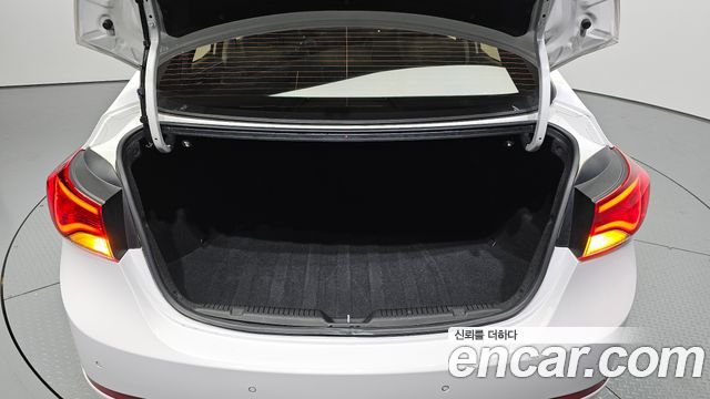 Hyundai Avante 1.6 GDi 10 Million Limited Standard 2015 — фото 30