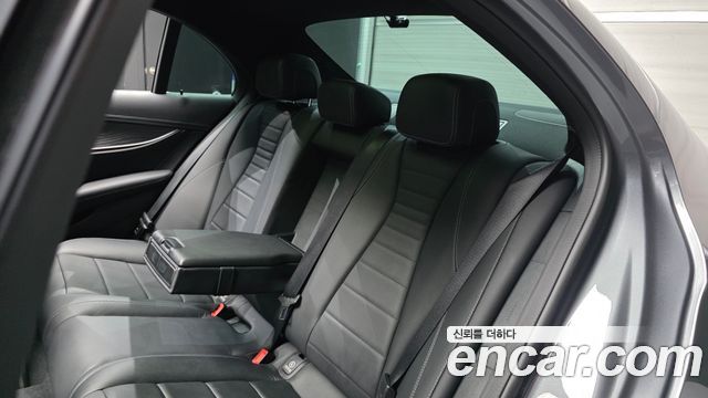 Mercedes-Benz E-Class (W213) E350 4MATIC AMG Line 2023 — фото 16