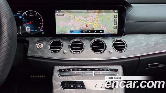 Mercedes-Benz E-Class (W213) E350 4MATIC AMG Line 2023 — фото 17