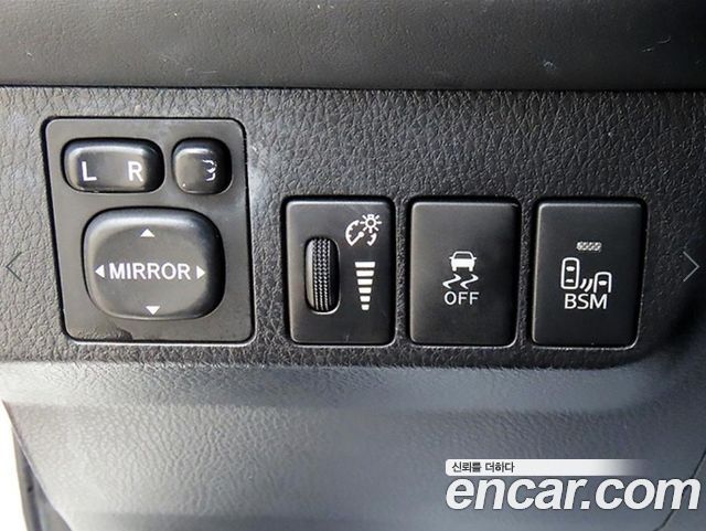 Toyota RAV4 2.5 4WD 4th 2015 — фото 16