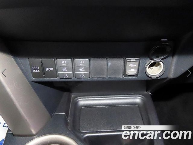 Toyota RAV4 2.5 4WD 4th 2015 — фото 17