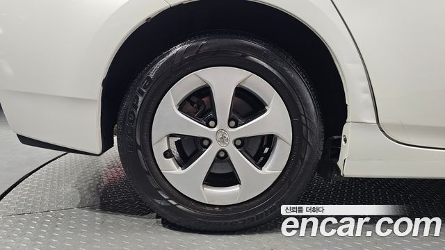 Toyota Prius 1.8 E 2015 — фото 5