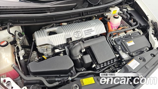 Toyota Prius 1.8 E 2015 — фото 6